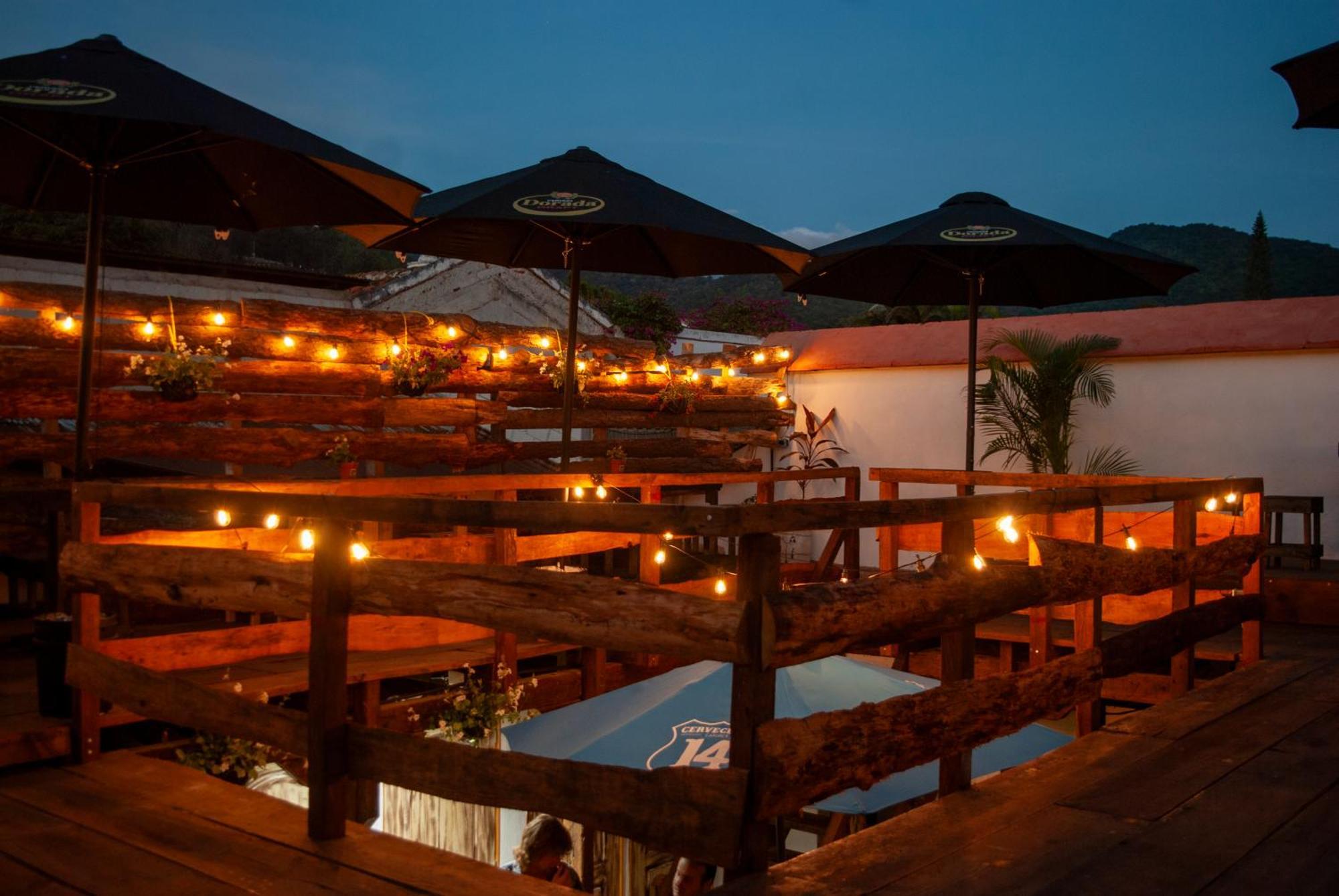 Kamazoztz Hostel And Travel Antigua Esterno foto