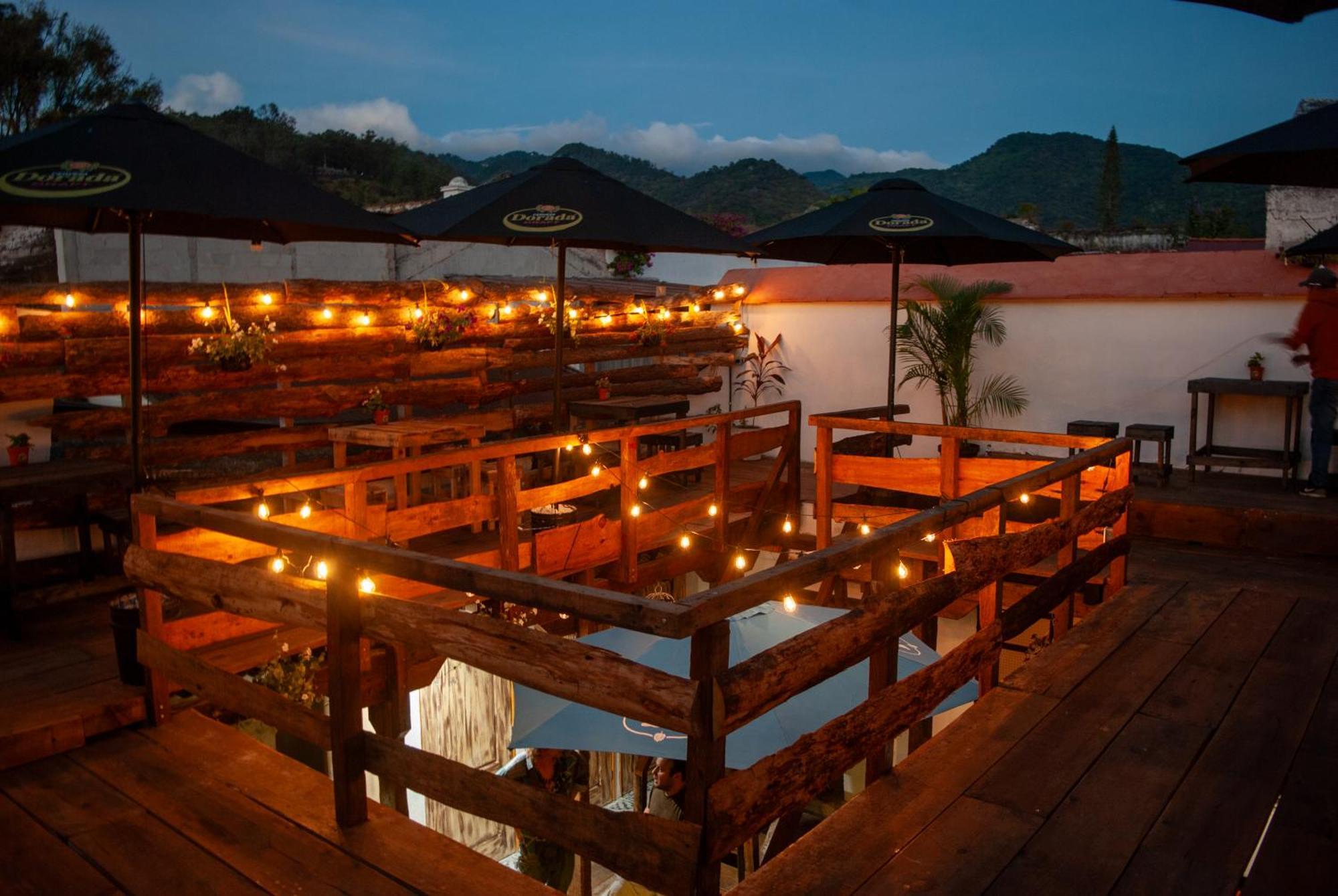 Kamazoztz Hostel And Travel Antigua Esterno foto