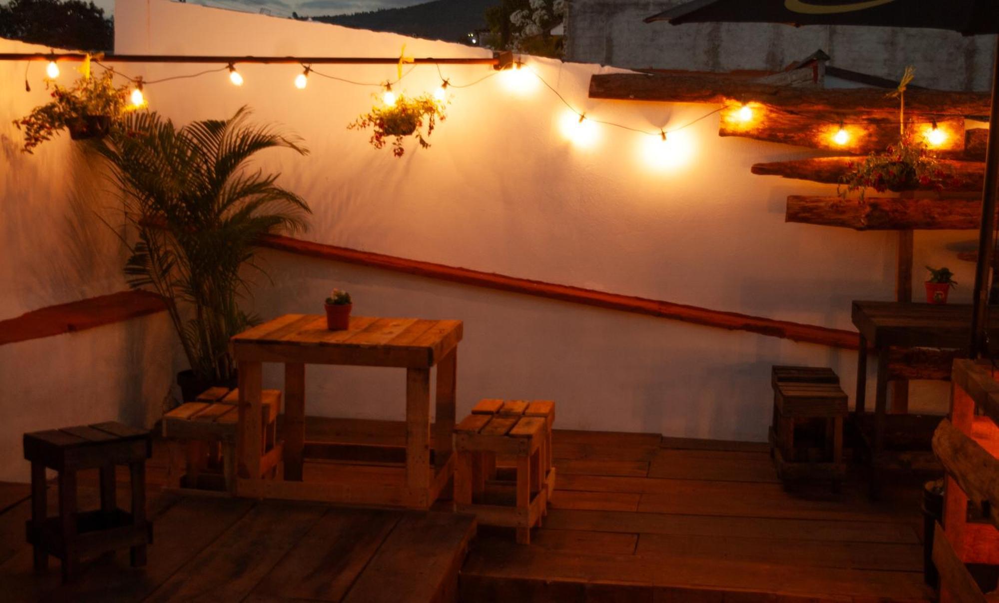 Kamazoztz Hostel And Travel Antigua Esterno foto
