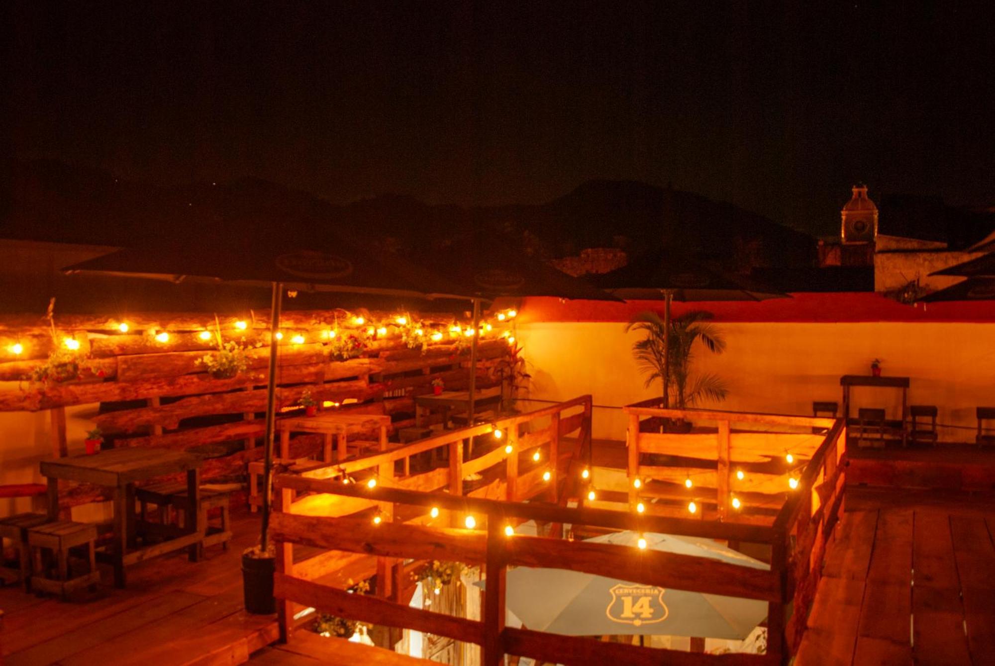 Kamazoztz Hostel And Travel Antigua Esterno foto