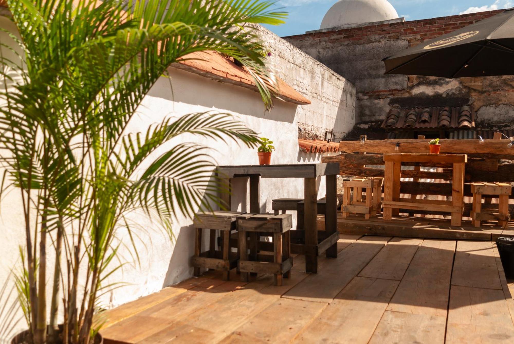 Kamazoztz Hostel And Travel Antigua Esterno foto