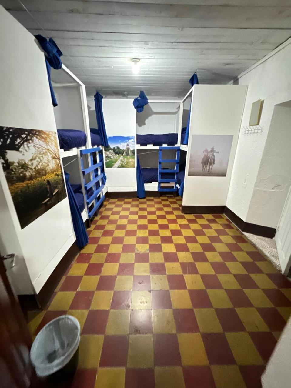 Kamazoztz Hostel And Travel Antigua Esterno foto