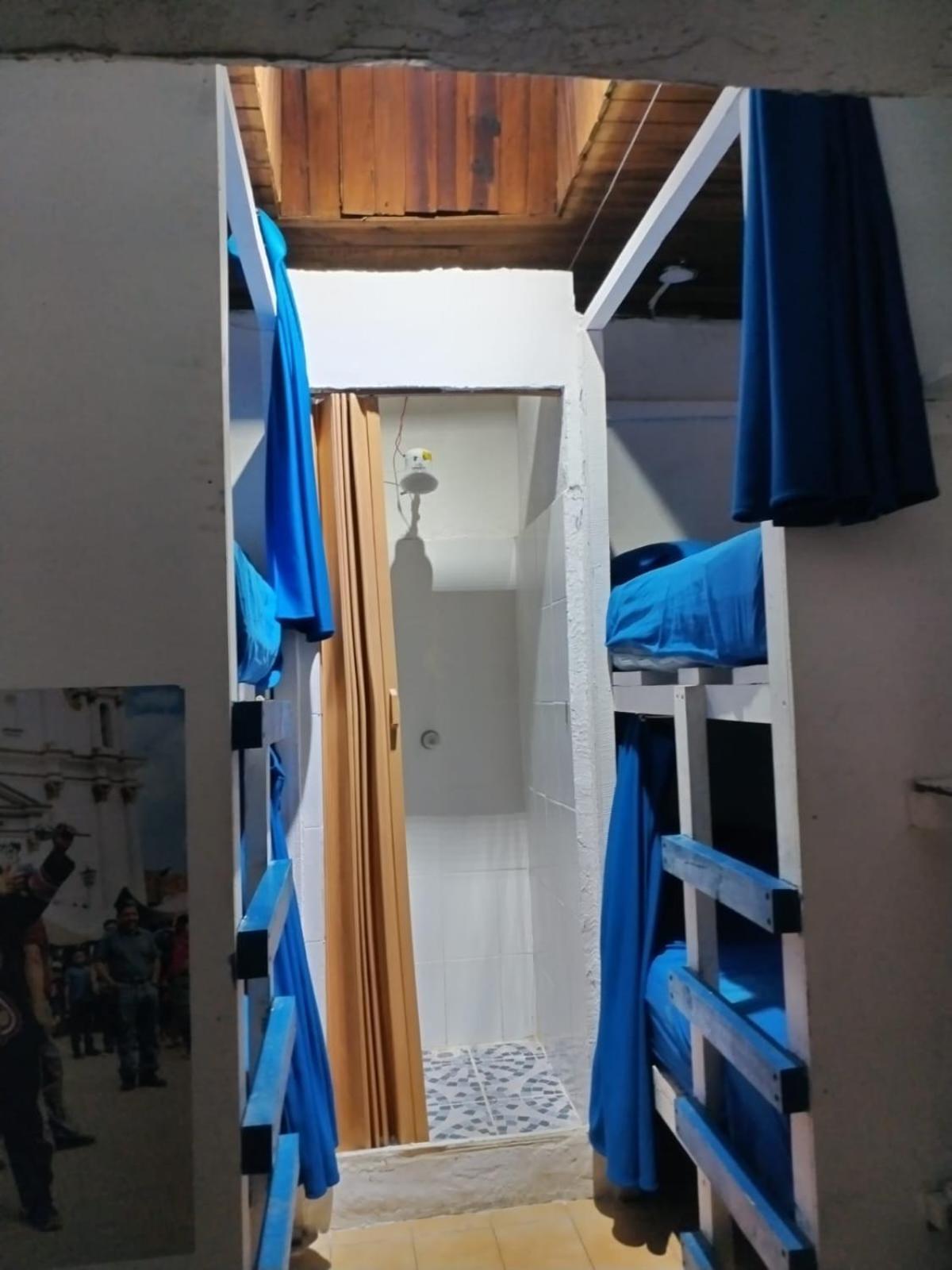Kamazoztz Hostel And Travel Antigua Esterno foto